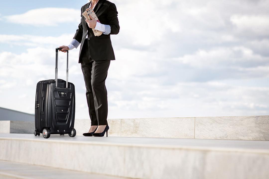 Airwheel SR5 intelligent self-following suitcase