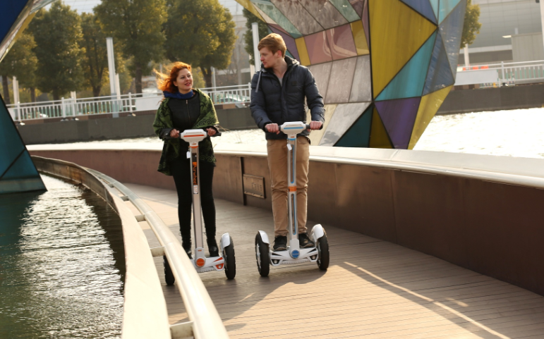 With Airwheel Electric Self-balancing Scooter, Protecting Environment Will No Longer Take Some Doing.