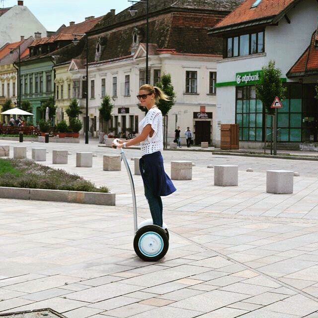 Viaggia con musica e godere della passione del Airwheel S3 auto-bilanciamento scooter a due ruote