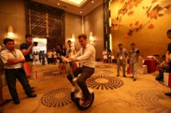With Airwheel self-balancing electric scooter, people manage to save time and are free from traffic congestion.