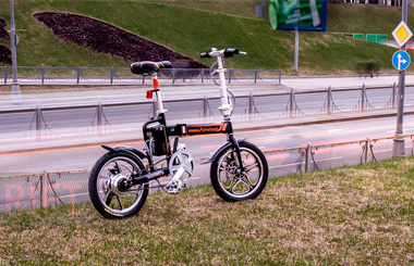 Airwheel R5 smart electric assist bike